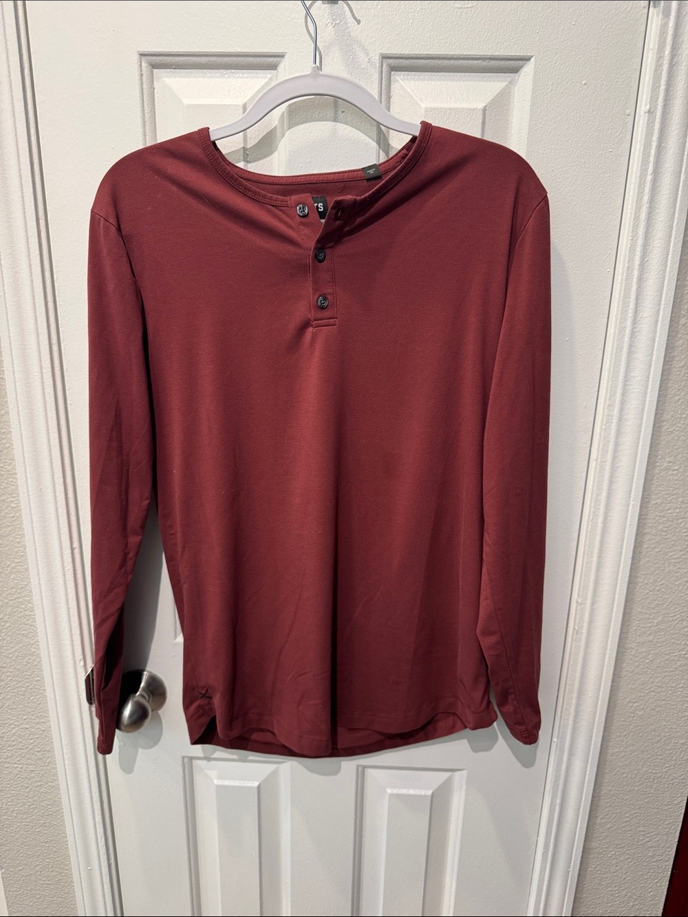 Cuts Clothing Men's Maroon Long-Sleeve Henley